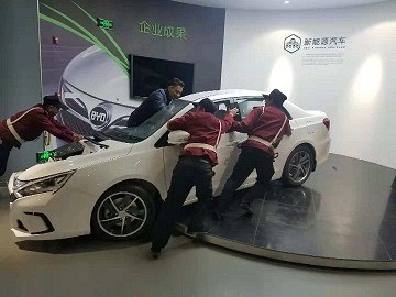 現(xiàn)場(chǎng)多虧了熱心的安保師傅.jpg